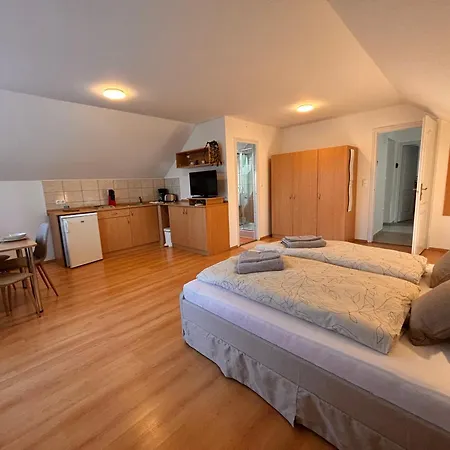 Akacfa Apartment