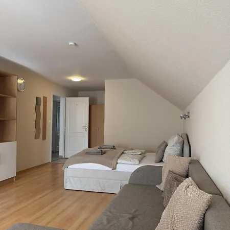 Akácfa Apartman *