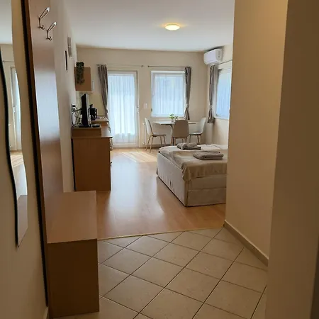 Akácfa Apartman *